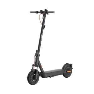 Scooter eléctrico con estructura metálica y diseño aerodinámico